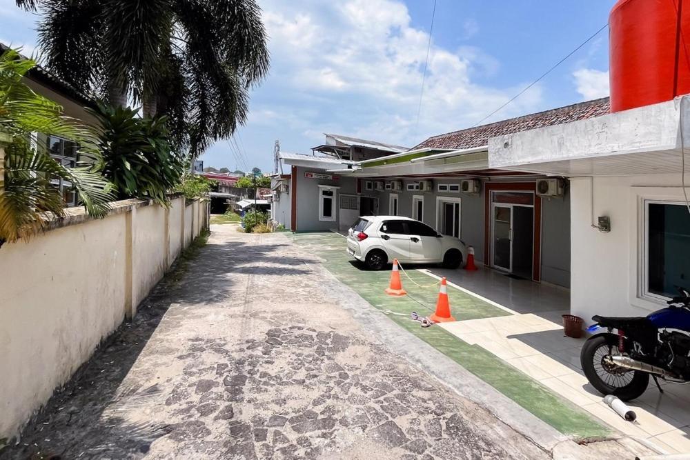 Kostel 99 Pangkal Pinang Redpartner Hotel Exterior photo